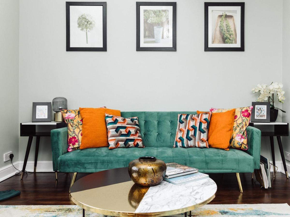 Beautiful Apartment In Guildford With Parking Send Exterior foto