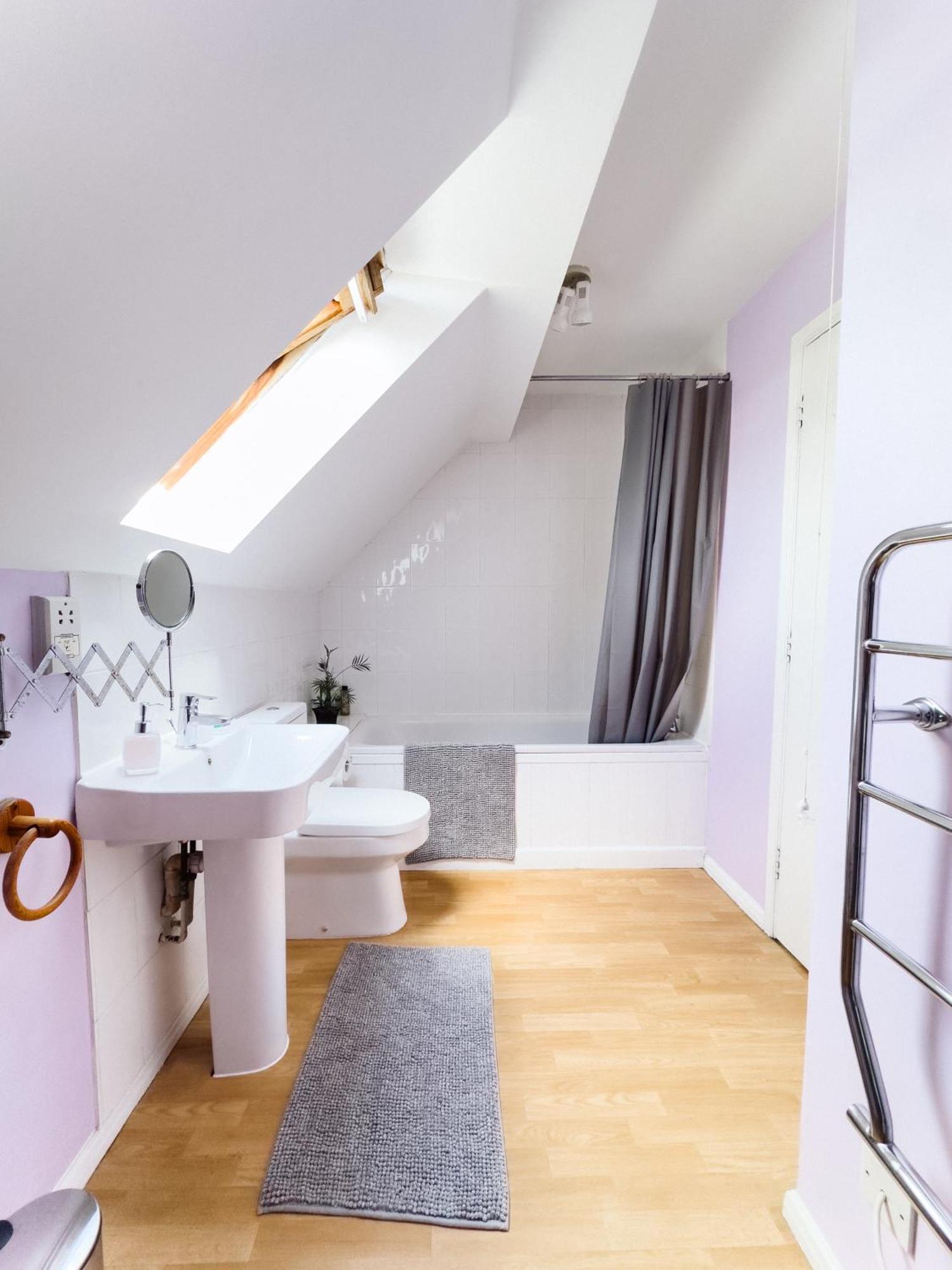 Beautiful Apartment In Guildford With Parking Send Exterior foto