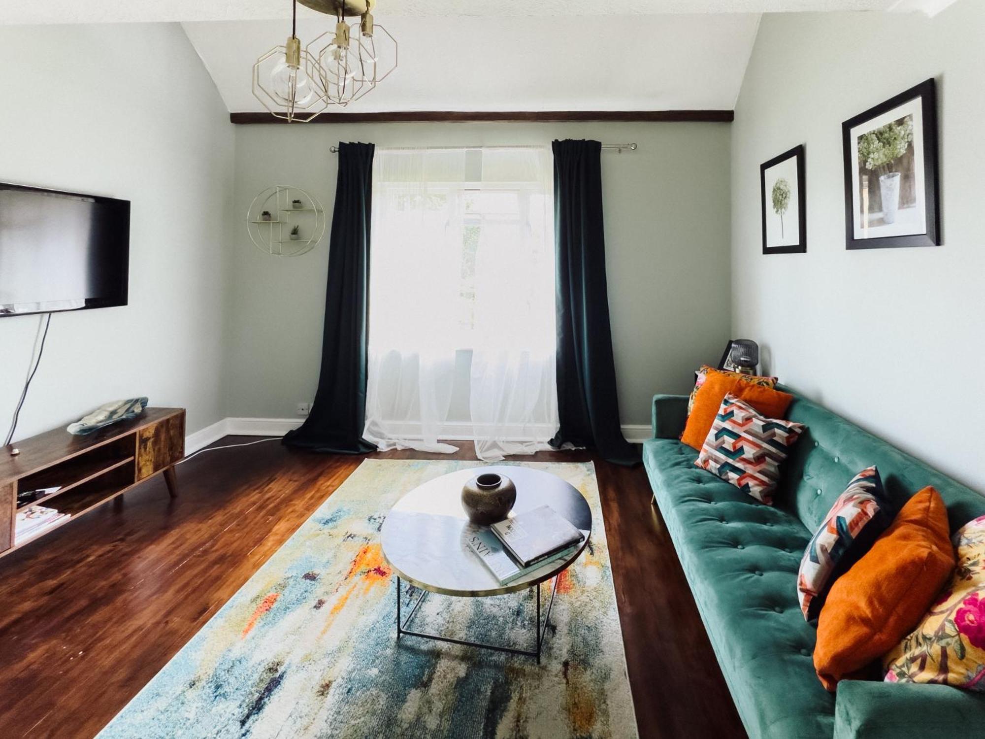 Beautiful Apartment In Guildford With Parking Send Exterior foto